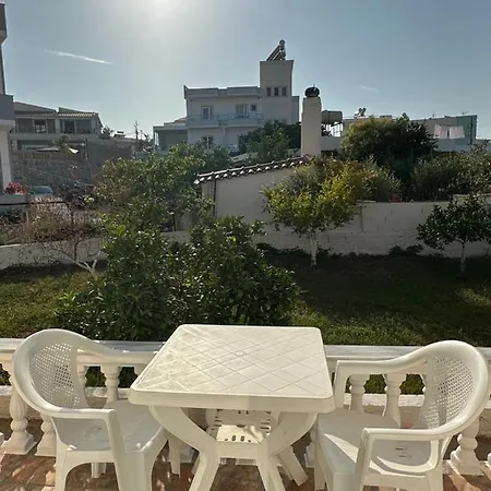 Agalliu House كساميل
